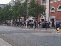 The British do love a good queue!